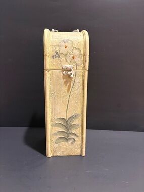 Hand-Painted Floral Wine Bottle Holder in Pale Yellow